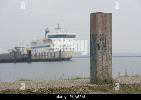 Bollard sur le quai du port de West Terschelling Banque D'Images