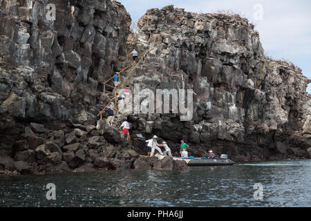 Sortie bateau FLEXIBLE DE TOURISTES DANS L'ÎLE GENOVESA Banque D'Images