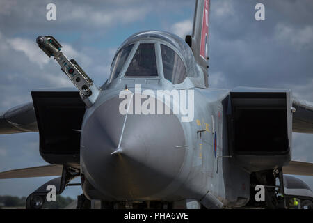 RAF Tornado Gr4 avec sonde de ravitaillement prolongée à RAF Marham Banque D'Images