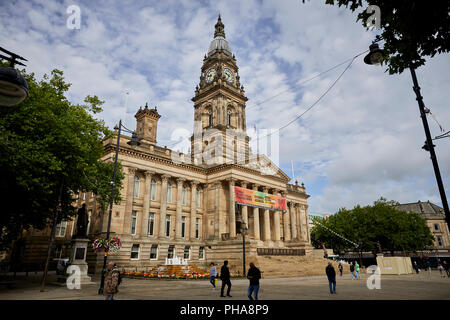 Monument de grès lancashire bâtiment classé Grade II* Bolton de ville face à la place Victoria conçoit par William Hill avec l'horloge de style baroque Banque D'Images