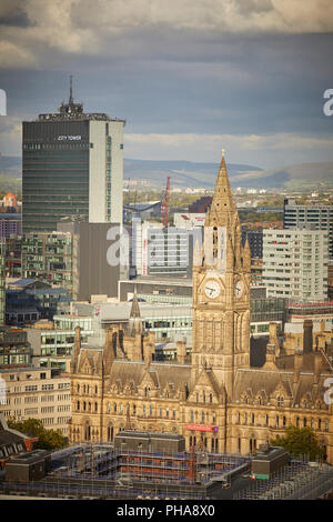 Le centre-ville de Manchester vue sur l'horizon de Spinningfields, 20 histoires, montrant l'hôtel de ville et au-delà de Piccadilly City Tower Banque D'Images