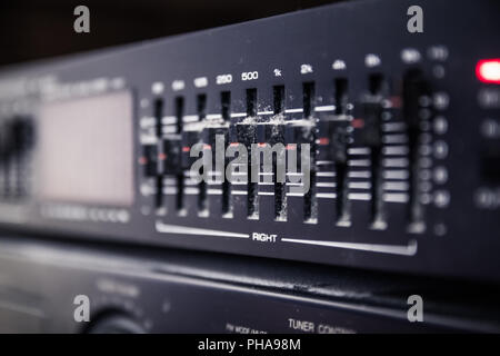 Commandes de l'égaliseur graphique sur un système audio Banque D'Images