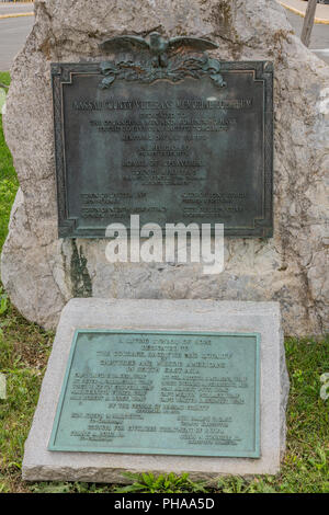Uniondale, NY - 22 août 2018 La plaque commémorative en face de la comté de Nassau Veterans Memorial Coliseum. Banque D'Images