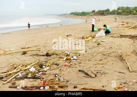 Déchets sur la plage. Bali Banque D'Images