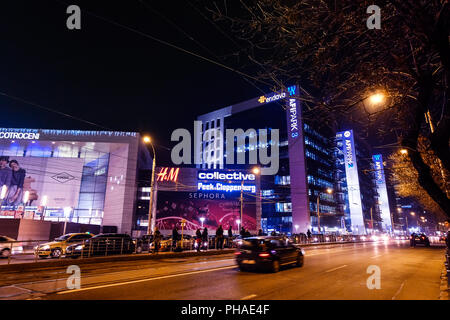 Bucarest, Roumanie - 22 décembre 2017 : Cotroceni AFI shopping mall et les édifices à bureaux Banque D'Images