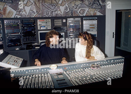 (L-r) : Michael Cretu, Sandra Lauer sur 17.01.1991 à Ibiza. Dans le monde d'utilisation | Banque D'Images