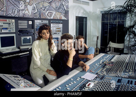 (L-r) : Sandra Lauer, Michael Cretu sur 17.01.1991 à Ibiza. Dans le monde d'utilisation | Banque D'Images