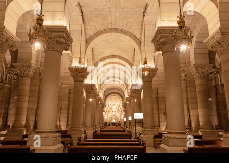 La Crypte des 400 colonnes, sous la cathédrale de l'Almudena. Madrid, Espagne Banque D'Images