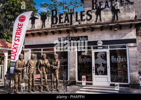 Varadero, Cuba / 17 mars 2016 : Les Beatles' Bar-Restaurant est un endroit populaire pour des concerts live rock à la plage de la ville. Banque D'Images