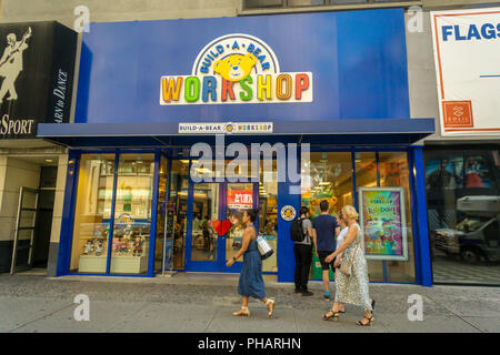 Le Build-A-Bear Workshop magasin à Herald Square à New York le Mardi, Août 28, 2018. Build-A-Bear Workshop, Inc. doit remettre son rapport le deuxième trimestre avant la cloche le 30 août. (Â© Richard B. Levine) Banque D'Images