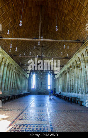 À l'intérieur de l'abbaye, de l'intérieur de l'église cathédrale au sommet au sommet du célèbre mont St Michel, Normandie France Europe médiévale, plafond en bois Banque D'Images