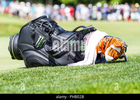 31 août, 2018 ; Norton, MA, USA ; une vue générale du sac de golf Tiger Woods lors du premier tour des technologies Dell Championship à PTC Boston à Norton, MA. Anthony Nesmith/CSM Banque D'Images