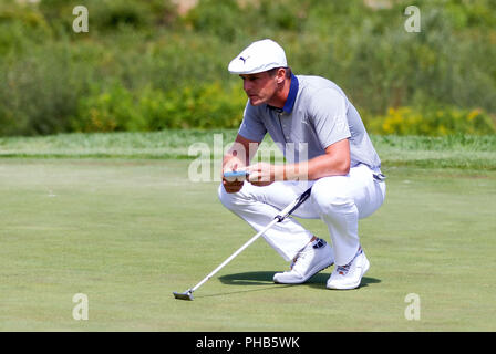 31 août, 2018 ; Norton, MA, USA ; Bryson DeChambeau au premier tour des technologies Dell Championship à PTC Boston à Norton, MA. Anthony Nesmith/CSM Crédit : Cal Sport Media/Alamy Live News Banque D'Images