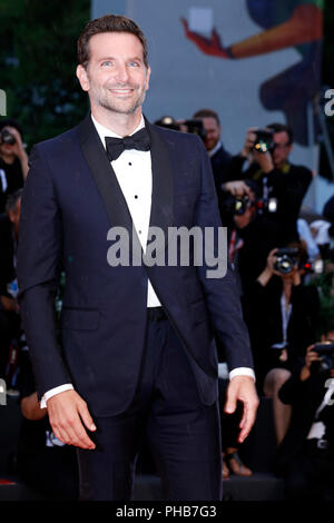 Venise, Italie. Août 31, 2018. Bradley Cooper assiste à l 'une étoile est née' premiere pendant le 75e Festival du Film de Venise au Palazzo del Cinema le 31 août 2018 à Venise, Italie. Crédit : John Rasimus/Media Punch ***France, Suède, Norvège, Finlande, USA, Denark, la République tchèque, l'Amérique du Sud seulement***/Alamy Live News Banque D'Images