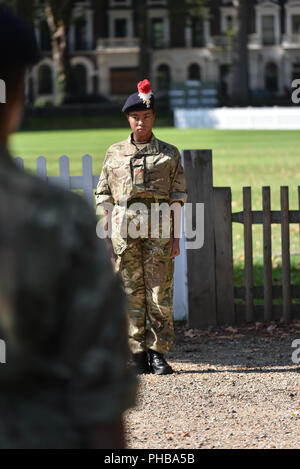 Chelsea, London, UK. 1er septembre 2018. Londres se souvient de WW1 mars sur la Kings Road, Chelsea. 'Les Forces de réserve et cadets'' Association de Grand Londres ont fait équipe avec les pensionnaires de Chelsea de se rappeler les actions de la régiments de Londres qui ont servi si courageusement dans la PREMIÈRE GUERRE MONDIALE.' Credit : Matthieu Chattle/Alamy Live News Banque D'Images