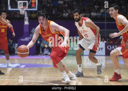 (180901) -- JAKARTA, 1 septembre 2018 (Xinhua) -- Ding Yanyuhang de la concurrence de la Chine au cours de men's basketball finale entre la Chine et l'Iran lors de la 18e Jeux asiatiques 2018 à Jakarta, Indonésie, le 1 septembre 2018. (Xinhua/Huang Zongzhi) Banque D'Images