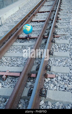 Globus sur le chemin de fer Banque D'Images