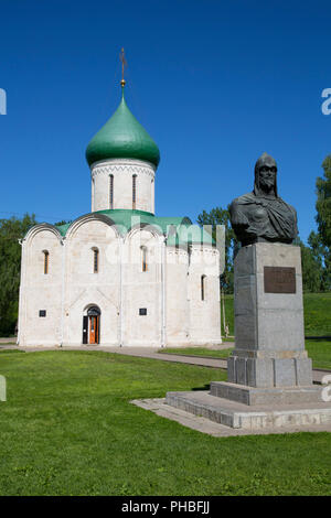 Monument d'Alexandre Nevsky, la cathédrale de la Transfiguration, Pereslavl-zalesski, anneau d'or, de l'Oblast de Iaroslavl, en Russie, en Europe Banque D'Images