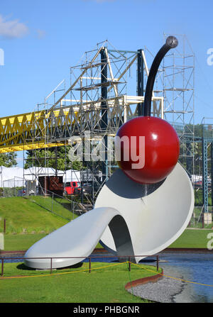 Minneapolis, Minnesota - juin 3, 2018 : Minneapolis Sculpture Garden. Le Spoonbridge and Cherry sculpture, à Minneapolis, Minnesota Banque D'Images