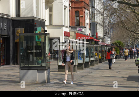 Strassenszene, Gehweg, Shopping, Kurfuerstendamm, Charlottenburg, Berlin, Deutschland Banque D'Images