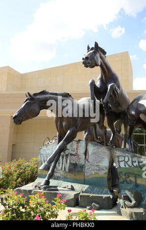 Sculpture intitulée 'Le jour la chute du Mur" par Veryl Goodnight à la George Bush Presidential Library à la Texas A&M University, College Station, Texas. Banque D'Images