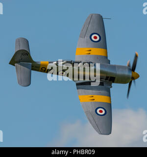 Le Hawker Sea Fury T20 deux avions d'entraînement de la siège Fighter Collection à Duxford était affiché à Dunsfold Wings & Wheels, Royaume-uni le 25/8/18. Banque D'Images