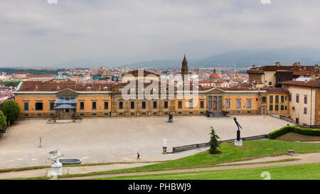 À la recherche de l'aile ouest du Palais Pitti et au-delà du centre de Florence du jardin de Boboli, Florence, Toscane, Italie, Europe Banque D'Images