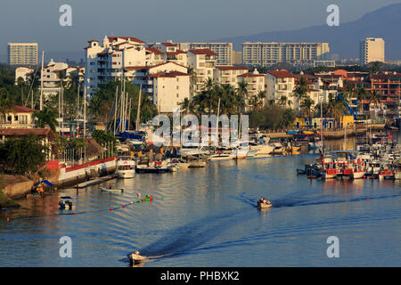 Quartier du port de plaisance, Puerto Vallarta, Jalisco, Mexique, Etat de l'Amérique du Nord Banque D'Images