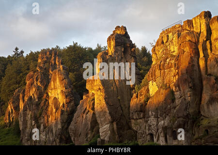 Externsteine au lever du soleil, Detmold, Rhénanie du Nord-Westphalie, Allemagne, Europe Banque D'Images