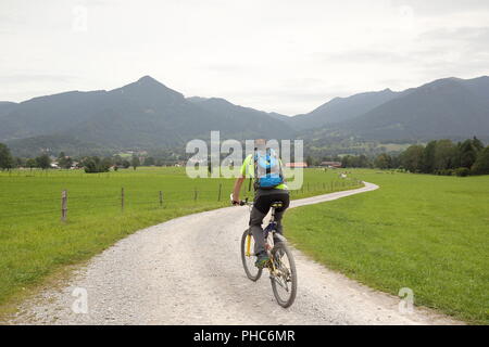 Man with bicycle Banque D'Images