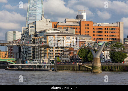 Millenium bridge, London, England, UK Banque D'Images