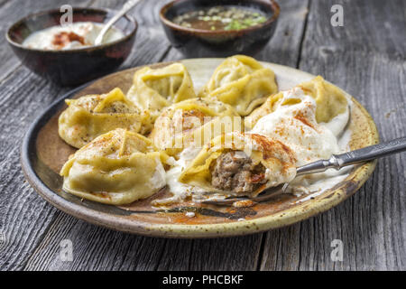 Manti traditionnel turc avec yaourt et de Vinaigre Banque D'Images