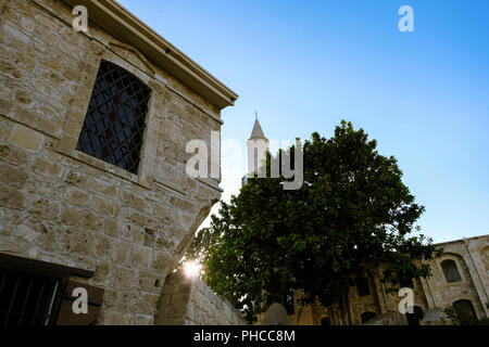 Mosquée Buyuk Cami à Larnaca sur une chaude journée ensoleillée en janvier. Banque D'Images