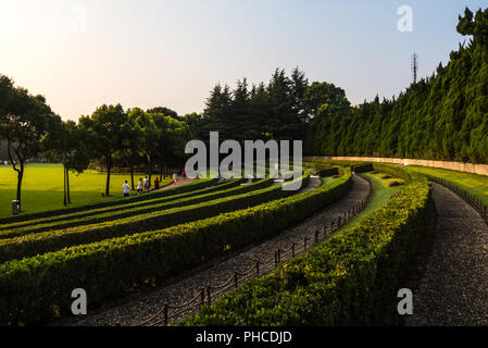 SHANGHAI, CHINE Juillet 2018 : Cimetière de Longhua Morning Sunrise Park en Chine Banque D'Images