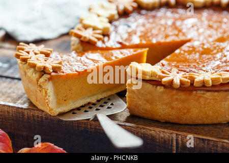 Morceau de tarte à la citrouille traditionnelle américaine. Banque D'Images