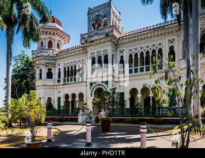 Palacio de Valle est un palace construit en 1917 avec l'intention d'en faire un casino. Il abrite aujourd'hui un restaurant de luxe et un bar en terrasse Banque D'Images