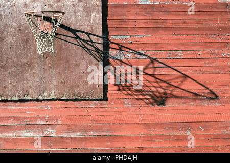 Panneau de basket-ball en milieu rural et à l'extérieur du cerceau Banque D'Images