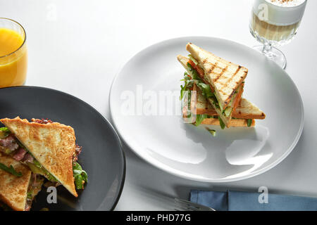 Des club sandwiches avec différents matériaux Banque D'Images