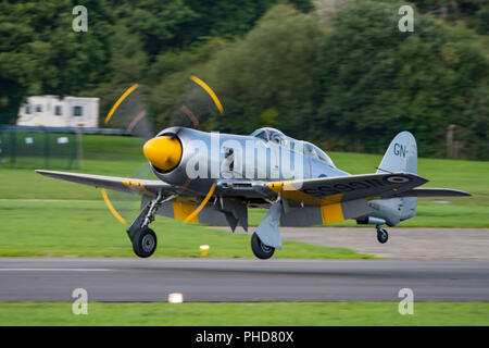 Le Hawker Sea Fury T20 deux avions d'entraînement de la siège Fighter Collection à Duxford était affiché à Dunsfold Wings & Wheels, Royaume-uni le 25/8/18. Banque D'Images