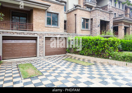 Garage dans suburban house Banque D'Images