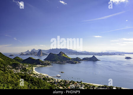 Vue sur Rio de Janeiro skyline de Niteroi Banque D'Images