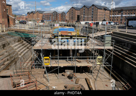 Thames barge spritsail dans doack Gladys sec à Gloucester pour la restauration Banque D'Images