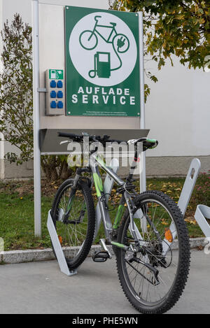 La station de l'électricité avec Vélo Sport - e-mobilité Banque D'Images