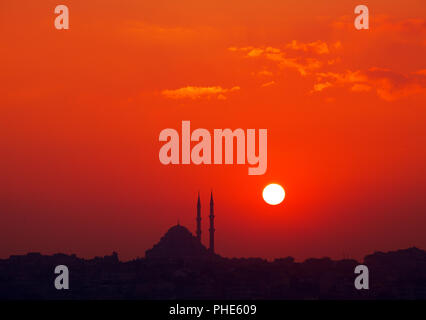 Coucher du soleil et la mosquée de Yavuz Selim, Istanbul, Turquie Banque D'Images