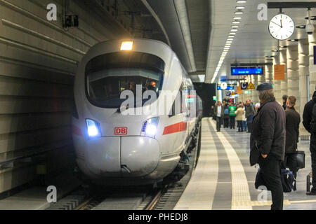 ICE-Train à l'Citytunnel de Leipzig Banque D'Images