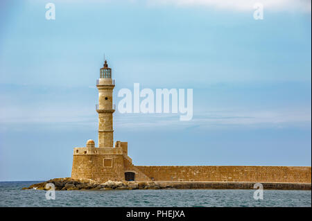 Ancien phare de port de Chania sur l'île de Crète. Grèce Banque D'Images