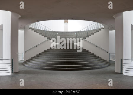 Escalier dans le musée d'art de Bonn, architecte Axel Schultes, Bonn, Rhénanie du Nord-Westphalie, Allemagne Banque D'Images