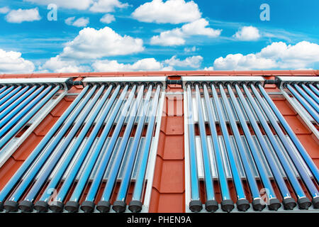 Collecteurs à vide- chauffe-eau solaire Banque D'Images