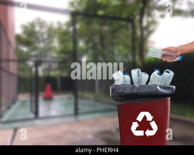 Recyclables verre plastique plastique composé d'épargne Environnement Réduire Junk Banque D'Images