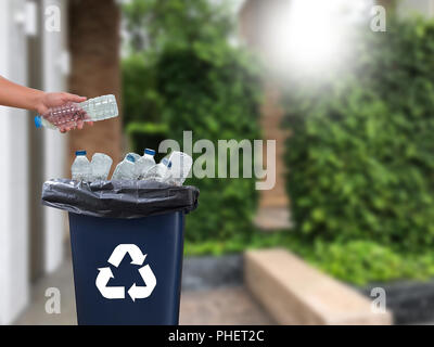 Recyclables verre plastique plastique composé d'épargne Environnement Réduire Junk Banque D'Images